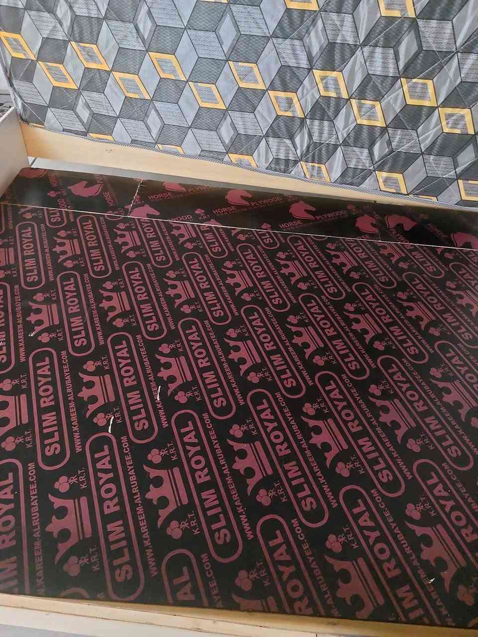 جرباية شغل عراقي التخت خشب بلوك جديدة غير مستخدمة وية الدوشك بي ضمان

السعر 300
رقم للتواصل ***********
