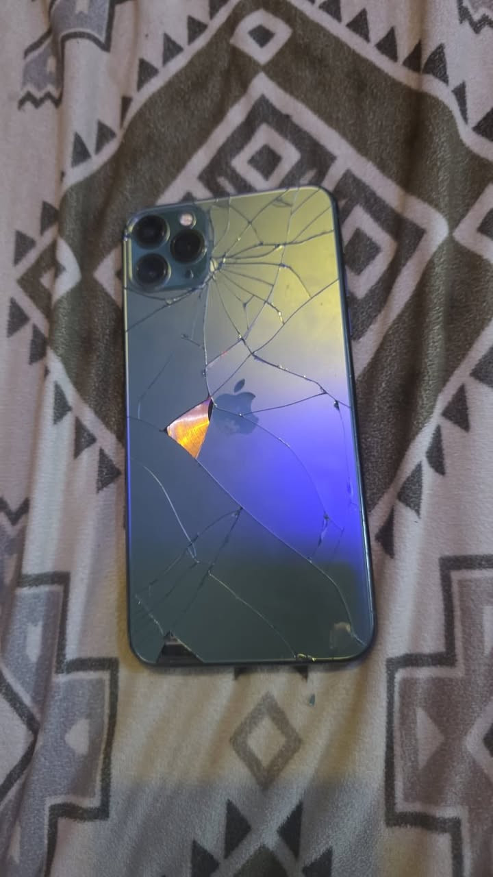 ايفون ١١برو ماكس مبدل شاشه ويحتاج تبديل بطاريه الظهر واضح بلصوره ذاكرة ٢٥٦للبيع  125 مكاني بغداد حي العامل للاستفسار اتصل ع رقم ***********
