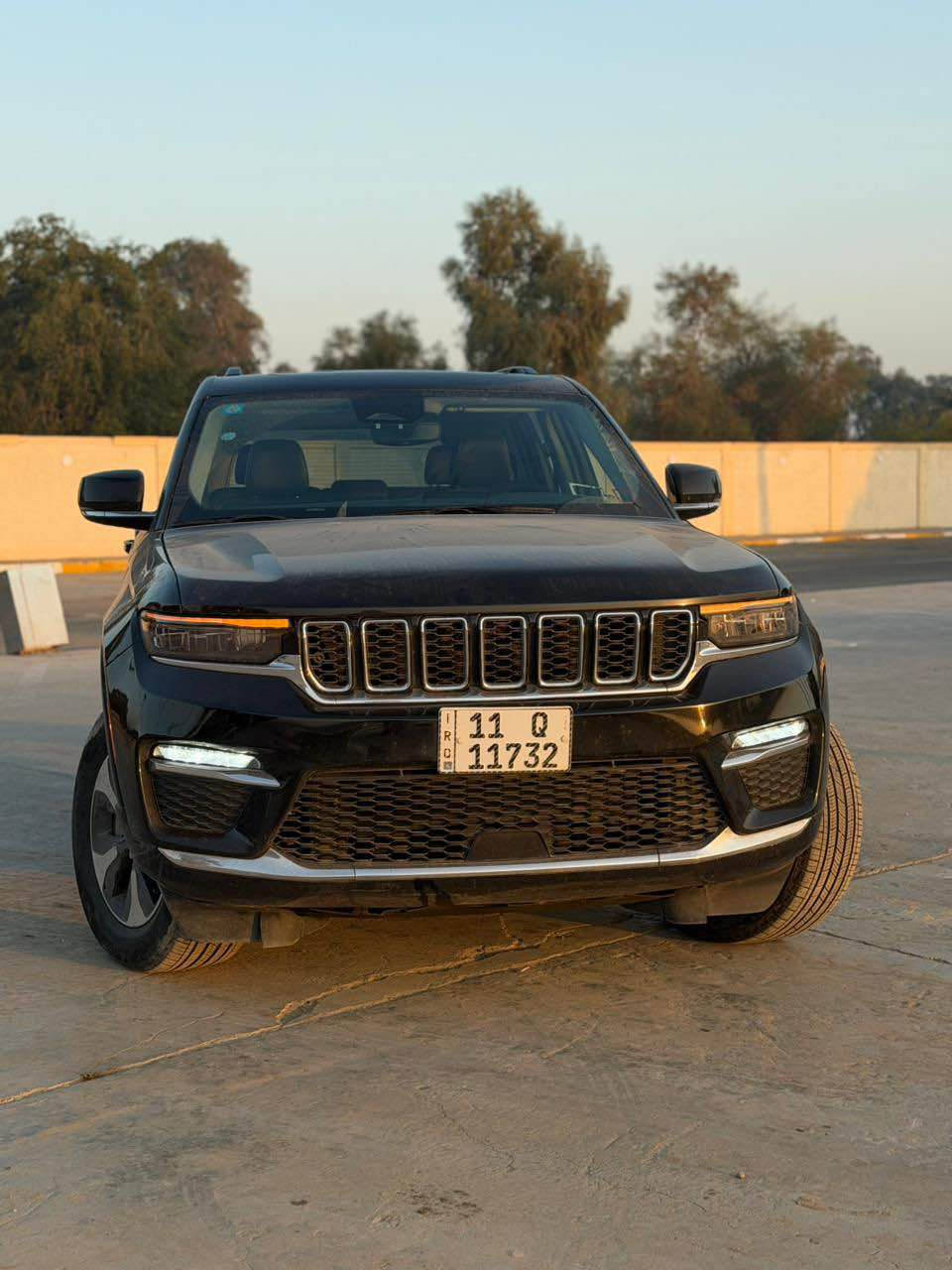 🚗 جيب كراند شيروكي بلگن 2024
🖤 اللون: أسود ملكي
📍 رقم بغداد

✨ فول مواصفات 1/1

🔹 سقف بانوراما
🔹 تشغيل بصمة + تشغيل عن بُعد
🔹 شاشتين (وسطية + شاشة للراكب)
🔹 حساسات خلفية
🔹 تدفئة مقاعد أمامي وخلفي ♨️
🔹 تدفئة ستيرن
🔹 كشن جلد كهرباء 💺
🔹 أنظمة أمان ومواصفات كاملة معروفة بهالفئة

📊 الممشى: 22 ألف ميل فقط

🛠 السيارة مبولشة بالكامل ولمعة وكالة ✨
🔧 صدر أمامي مبدل موبار أصلي
⚠️ بدون ايرباك – صور الحادث متوفرة بالاعلان بكل شفافية

🔥 السعر 355  ورقه 📩

📞 للاستفسار والاتصال: *********** بغداد, العراق
