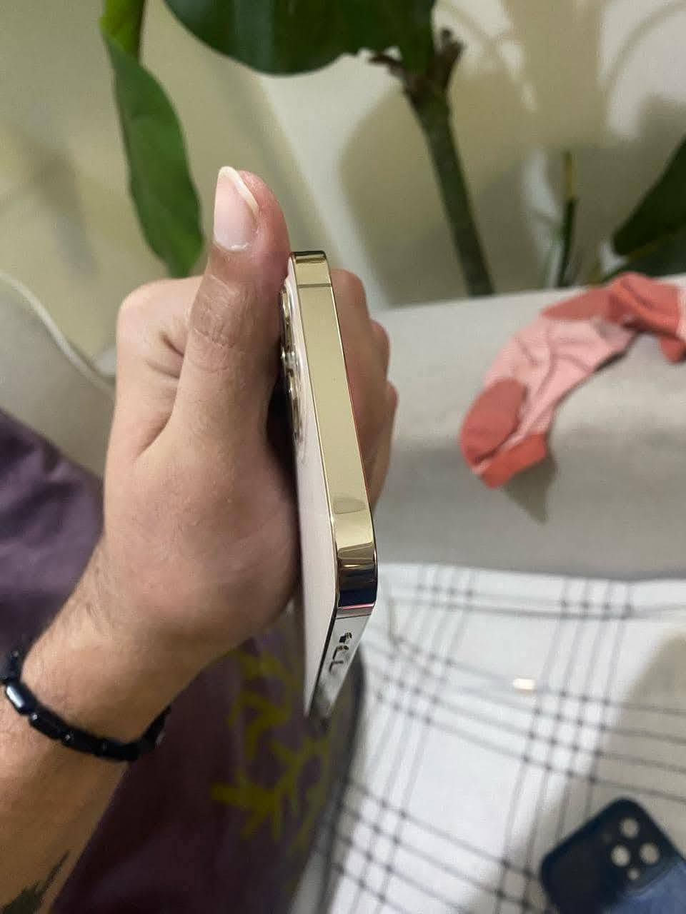 iPhone 12 Pro Max 
أيفون12برو ماكس جهاز نضيف جديد مبدل شاشه صليه 
ذاكره 256 بطاريه 77سعر ٢٧٠
***********
