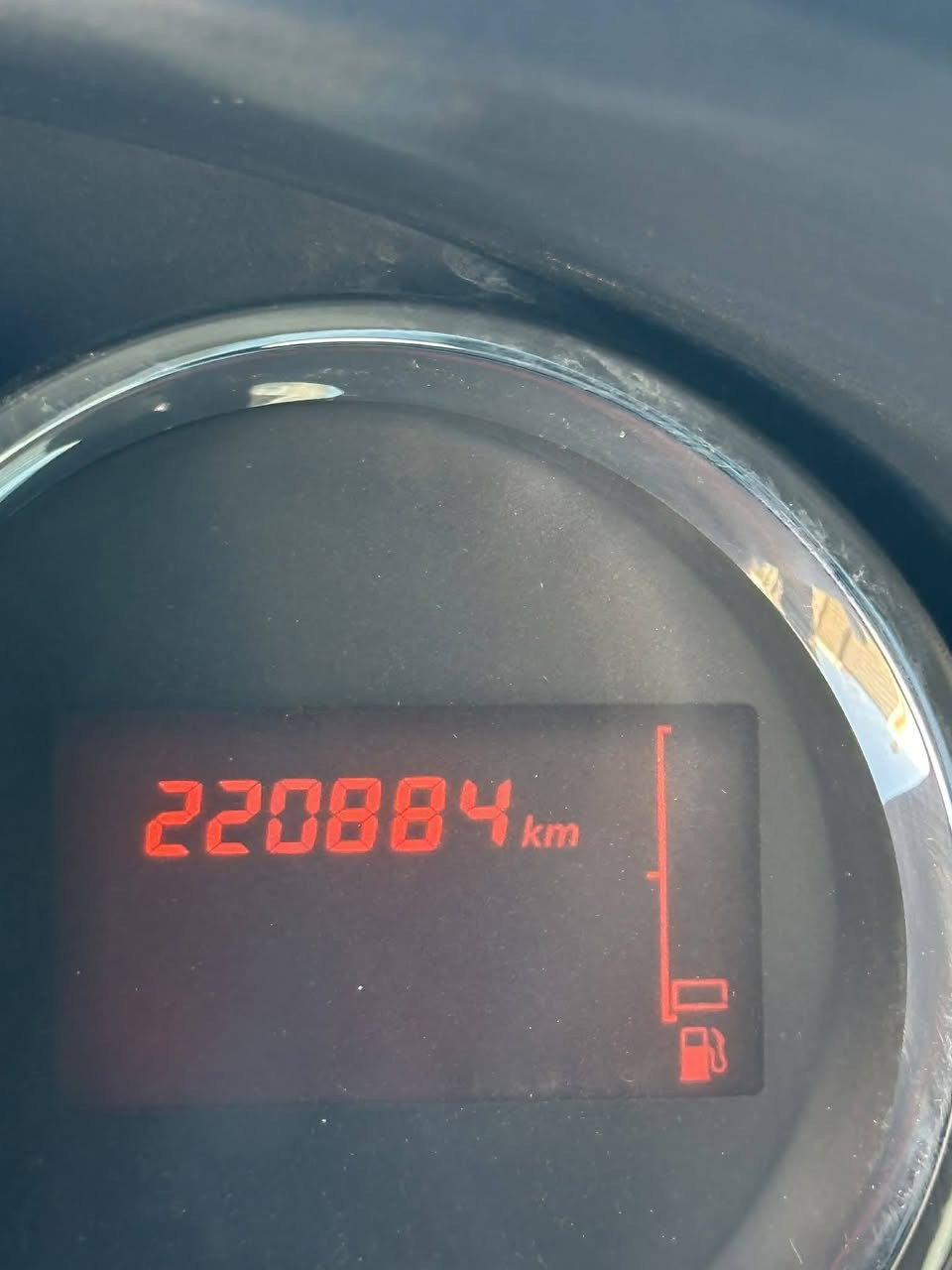 سلام عليكم اخوان عندي رينو سيمبول 2016  حره تحويل ثاني يوم السيارة كاملة تبريد تدفئة بس الصدر تعبان باتري جديد السيارة نضربت من كدام وطك الايرباك مال ستيرن وبيه طخات خفيفة كلش السعر 60وبيه مجال بسيط مكان بغداد عامرية للاستفسار      متوفر واتس اب ***********
