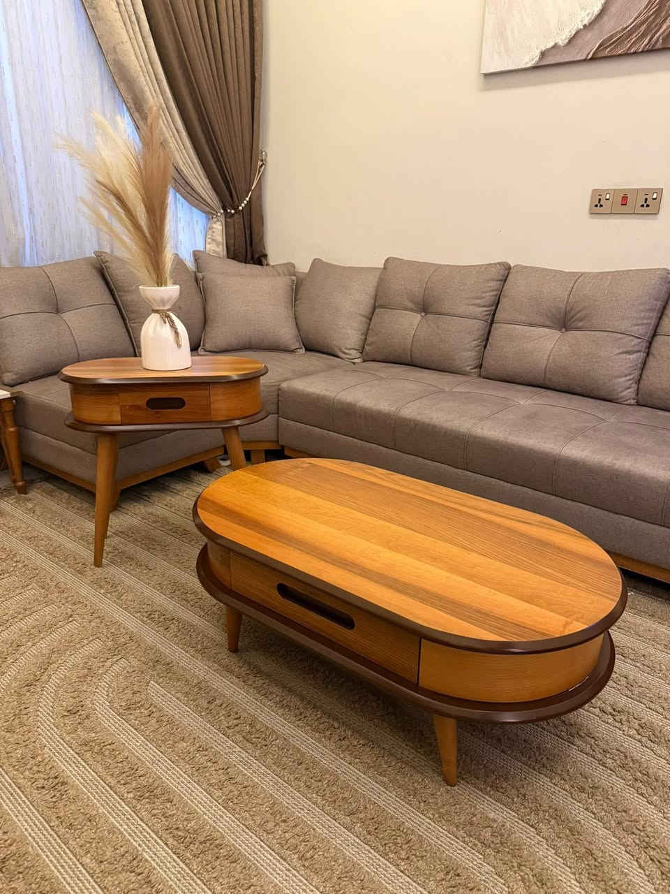 السلام عليكم / ميز وسطي مع طبله تركي خشب طبيعي ستعمال كلش قليل للامانه اصلي لان اخذته ومكان ماعندي اله عارضته 175 مكاني بغداد سيدية واذا تحبون توصيل هم ادزه الكم 
***********
