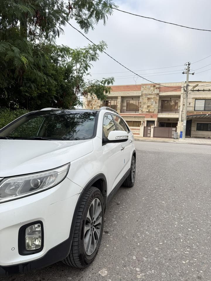 السلام عليكم…⭕️
سورينتو موديل 2014 فول مواصفات بدون صبغ بدون تبديل
محرك (2400) 4 سلندر 
مواصفات:💯
مقاعد جلد 
مقاعد كهرباء السايق و السكن 
ثلاث قطع تبريد 
بصمة 
شاشة 
بردات خلفية بلادي
كامرة خلفية
حساسات امامي و خلفي 
بانوراما 
مراية وسطية تعتيم 
مرايات جانبية شفط 
تبريد منفصل
انارة ترحيبيه بالابواب 
7 مقاعد 
السعر 🟥: 178$و بيها مجال بسيط
الموقع📍:(أربيل)
📞:***********
