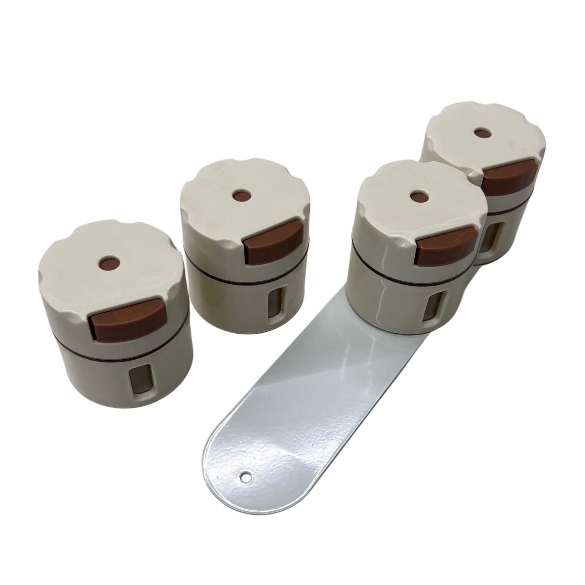 علب توابل مغناطيسية جداريّة مع قاعدة تثبيت – Wall Mounted Magnetic Seasoning Box
• علب توابل مغناطيسية تُثبت على الجدار لتنظيم التوابل بشكل عملي ومرتب داخل المطبخ.

• نظام ضغط علوي (Press & Press) لسهولة إخراج الملح أو التوابل.

• تصميم مغناطيسي قوي مع تخزين موفّر للمساحة.

• يتم تثبيت العلبة مباشرة على اللوح/القاعدة المغناطيسية ويمكن تحريكها بحرية.

• نافذة شفافة لعرض المحتوى بوضوح (Visualizer body).

• محكمة الإغلاق وغير سهلة التأثر بالرطوبة أو تكتل التوابل.

• مصنوعة من مواد آمنة غذائياً (Food grade safety).

• طريقة التثبيت: تثبيت جداري مع لوح مغناطيسي
• آلية الاستخدام: ضغط علوي لإخراج التوابل
• الخامة: مواد آمنة غذائياً
• خاصية العرض: جسم شفاف لعرض الكمية
• نظام التخزين: مغناطيسي موفّر للمساحة

محتويات العلبة:
• علب توابل مغناطيسية (عدد 4 )
• قاعدة/لوح تثبيت جداري مغناطيسي


**إذا كنت صاحب هذا الإعلان وتريد حذفه لأي سبب، رجاءا أرسل رسالة إلى الدعم الفني**