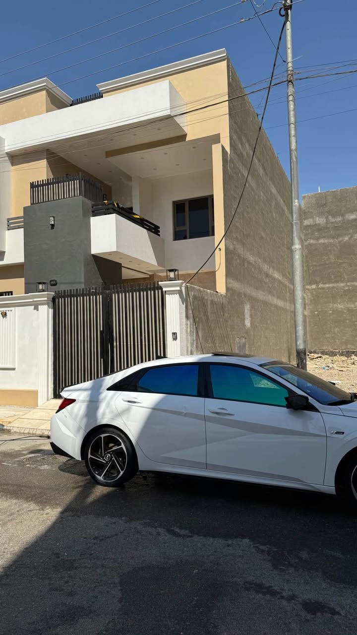 السلام عليكم النترا ان لاين 2023 معوقين بصره مكينة 1600 تيربو كير DCT 7 نمر السياره فول مواصفات للاخير اعلى فئة بل النترا ماشيه ٤٥ الف كيلو متر حادث سياره ربع بنيد صبغ + طكه في الباب الخلفي عل حالها مامصلحه ماطاك بيها ايرباك بدون شواصي السعر 165 رقمي *********** البصرة, العراق
