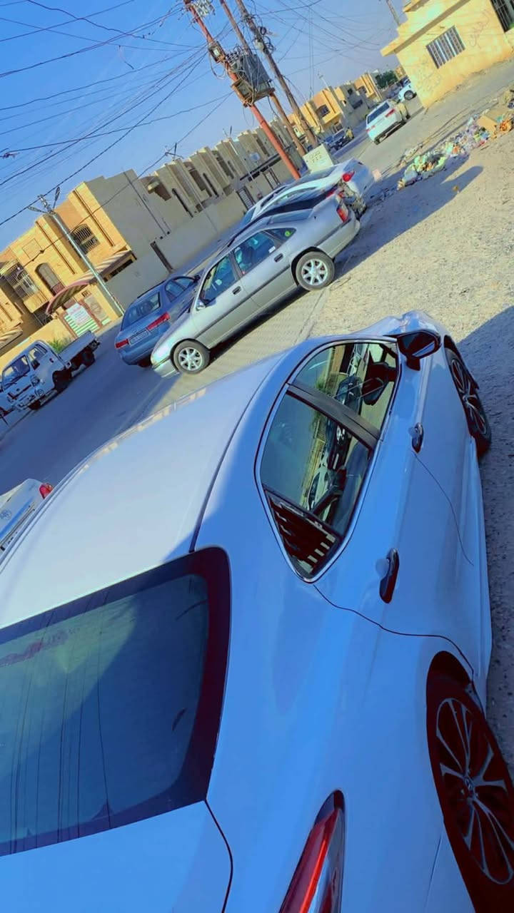 السلام عليكم
تويوتا كامري 
2018 SE 

وارد امريكي حادث خلفي بدون ايرباك 
رقم اربيل دولي 
شرط التحويل
كشن كهرباء 
تحكم استيرررن
شفتات 
داخل جلد 
رادار 
توقف امامي ذاتي 
تحديد مسار 
قيادة ذاتية 
شاشة كبيرة 
اشاير مري 
كاميرا 
وباقي المواصفات المعروفة 
مكينه حجم 2.5 بانزين 
گير 8 نمرة 

 تبريد ثلج🥶
السيارة كلش نظيفة وجديدة  ومابيها نقص برغي وبالحقيقة احلى من الصور 
حادثها خلفي بدون ايرباك 
بدون داخل 
السعر 166$وبيها مجال بسيط 
مكان السياره صلاح الدين 
تكريت 
ماشيه250 ك
تواصل علا الرقم او خاااص ***********
