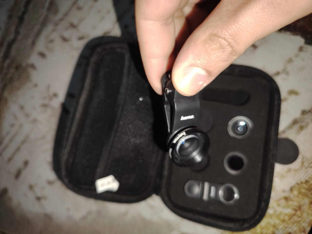 السلام عليكم اقراص دي في دي وعدسه مال تليفون سعرهن مع التوصيل 10,000 الحاب  ***********
