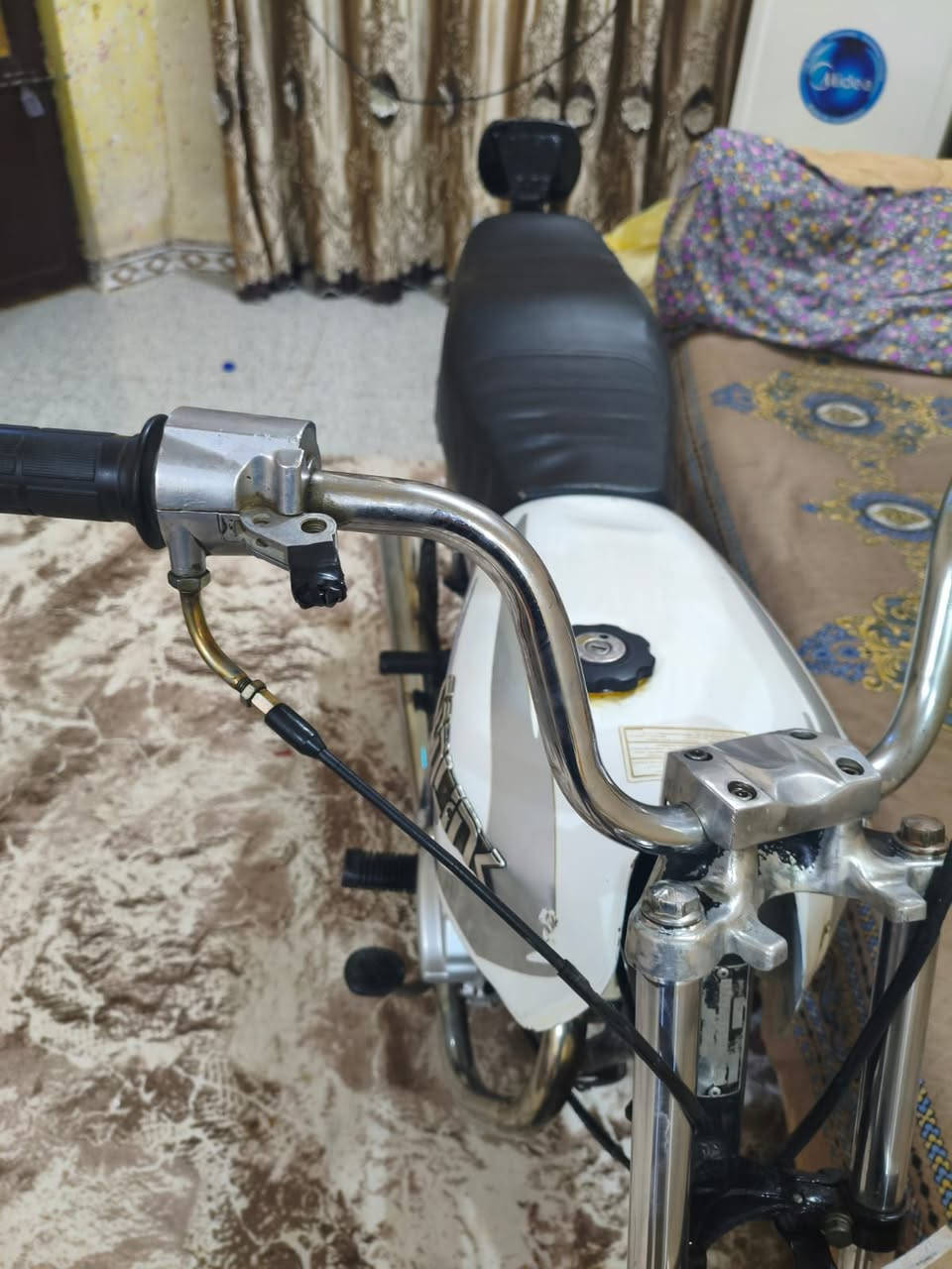 سلام عليكم 👋 💖

دراجه تعمير سيجي تايكر مكينه هاون ب شارع شاصيها 18 ومكينه 24 اوراق كامله اي نقص مابيها شلعه ومعدل سعر 450 بيه مجال مكاني ديالئ خالص هبهب 💖 رقمي *********** واتساب بي
