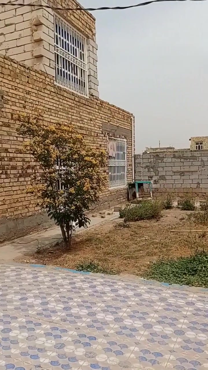 سلام عليكم من رخصت ابو الكروب بيت اللبيع طابو زراعي سند ٢٥ مساحة ٣٥٠م اساس كونكريت ورباط شبابيك كونكريت يتكون من ٣غرف نوم وصالة واستقبال ومطبخ وصحيات داخلية وخارجية خدمات كاملة كهرباء وماء اسألة وتبليط العنوان طريق السنية الاتصال على الرقم ***********
