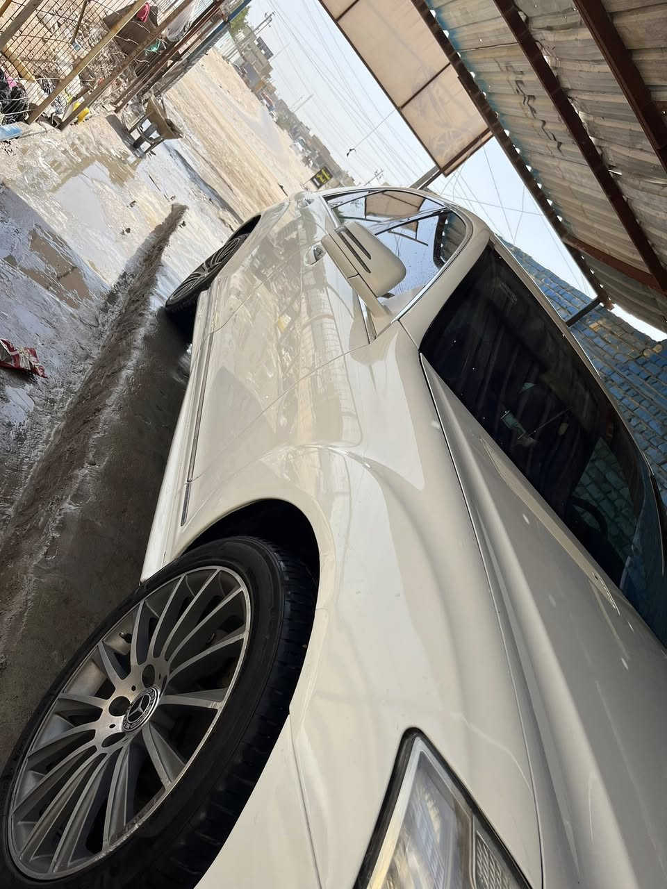 Mercedes s550 2010 مرسيدس اس / باب طويل
للبيع  
عليها كت كامل AMG 2013 
المواصفات فول 1/1 :
- محرك v8 عقل الفوك المرغوب
- فتحة سقف SlideRoof
- ابواب شفط كهرباء
- صندوق كهرباء
- داخل لون اسود و قهوائي مطعم ب صاج
- كشنات جلد + خزن Memory
- كشنات كهرباء امامي / خلفي
 + كاميرا خلفية
-  و تحكم خلفي
- ثلاجة خلفية
- مري شفط / اشارة بالمري
- ماوس تحكم + تحكمات ستيرن
- حساسات اصطفاف امامي / خلفي
- سيدي جينجر 6 اقراص
- سستم صوت HarmanKardon
- ستيرن كهرباء و تدفئة
- تبريد منفصل + قطعتين مع تحكم خلفي
- لايتات داينمك اوتو Dynamic 
- بردات ابواب + برده خلفية
- تچاوي كهرباء امامي + خلفي
بيها استمارة حجز إلكترونية للتسجيل 
السعر ٦٥ ورقه بيها مجال
السيارة كل شي بيها بلادي و كل اوبشناتها شغاله
تايرات جدد شادها 
***********
‎عنواني النجف
