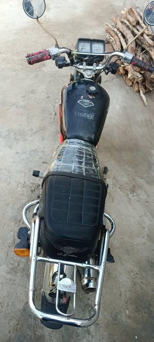 تايكر .موديل 21 اوراق 3
500 وبيهه مجال  بسيط 
مكانهه قطعه الصويره 
***********
