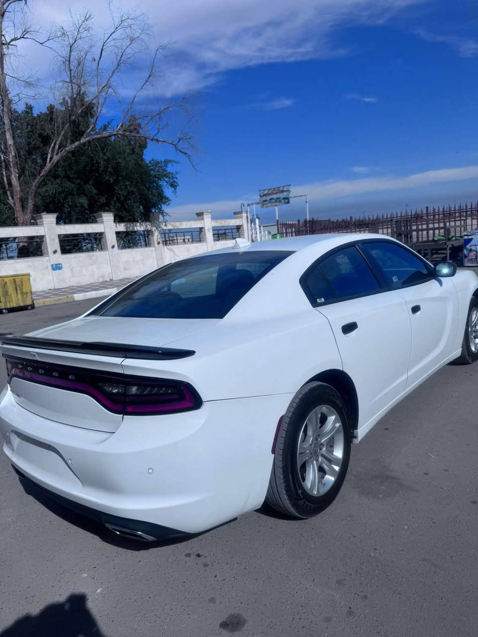 السلام عليكم دوج جارجر للبيع موديل 23 بدون رقم ماشيه 24 الف سعرها 225 وبيها مجال اخوان مكلف ب النشر اتصال ب الرقم *********** او المراسله ع الواتساب يدزلك صور الحادث العنوان البصرة القرنة القرنة, البصرة
