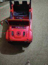 سيارة شحن مال اطفال للبيع شغاله وكل نقص مابيها السعر 85 0773 215 6364