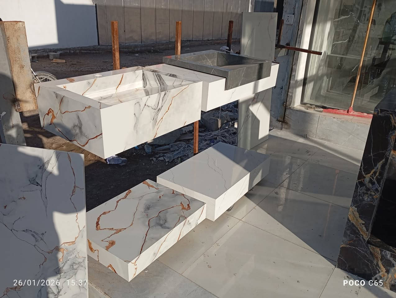 مغاسل مودرن بورسلين حسب الطلب والقياس واللون والديكور التريده
***********
