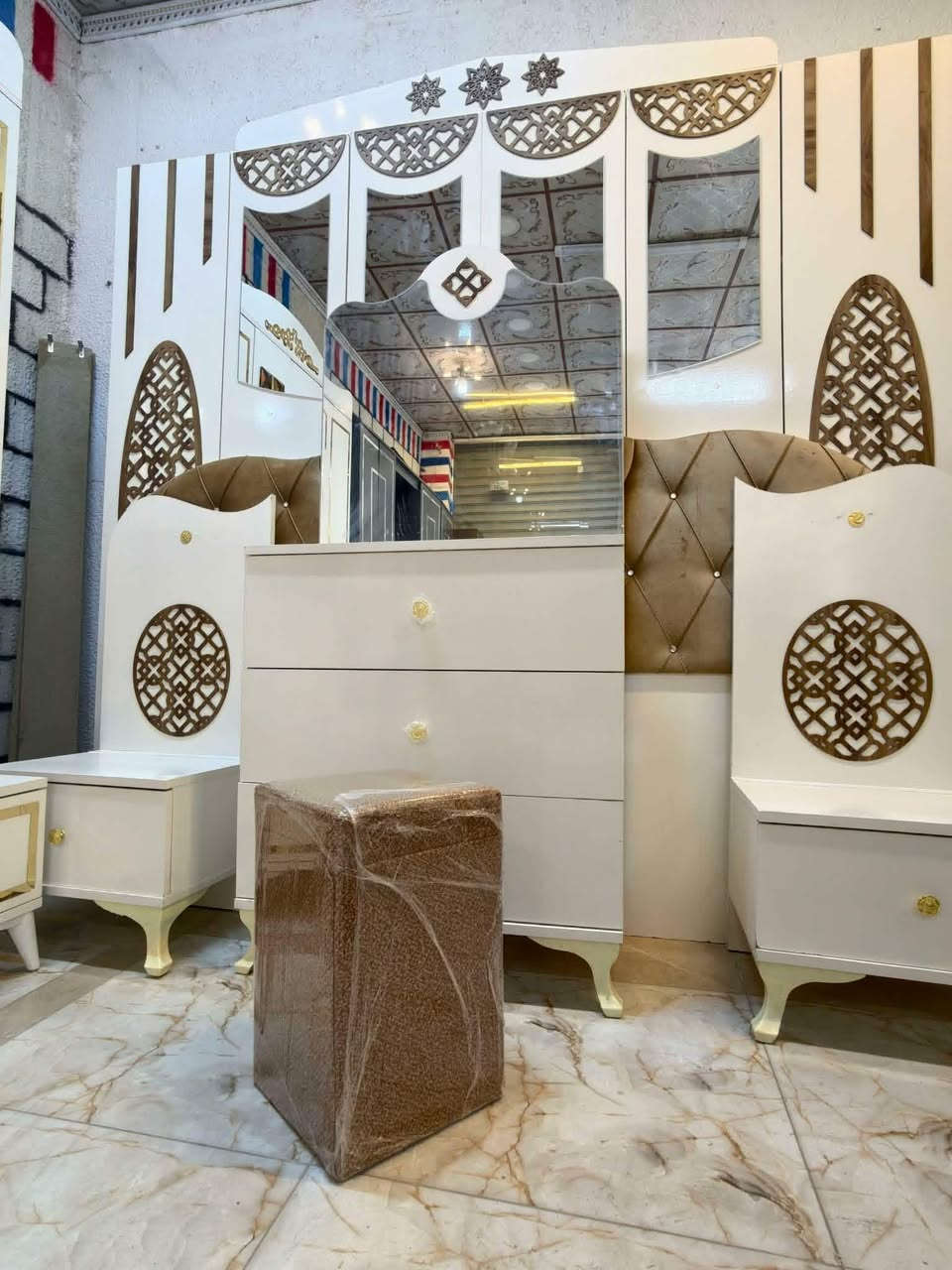 غرفة نوم مستعملة🇹🇷
 نضافة٨٠ ٪💯
عدد القطع / 5
نضام / أبواب 💢 
سعرهة 500🔒
شد ونقل داخل بغداد مجاني🚛
يوجود توصيل محافضات
هدية 🎁 طابورية اضافية


**إذا كنت صاحب هذا الإعلان وتريد حذفه لأي سبب، رجاءا أرسل رسالة إلى الدعم الفني**