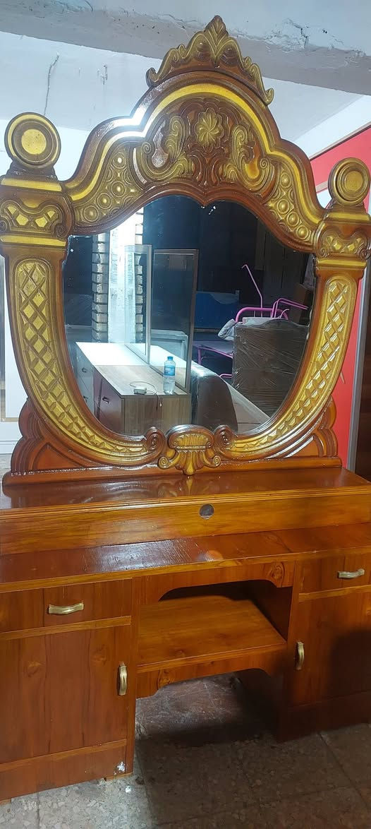 غرفه اخشاب صاج خمس بوب كامله
متكونه من كنتور وجربايه وميز مرايه وملحقات الجربايه كامله شغلها مرتب وحلوو
العنوان بعقوبه قرب مرطبات الامير ***********
