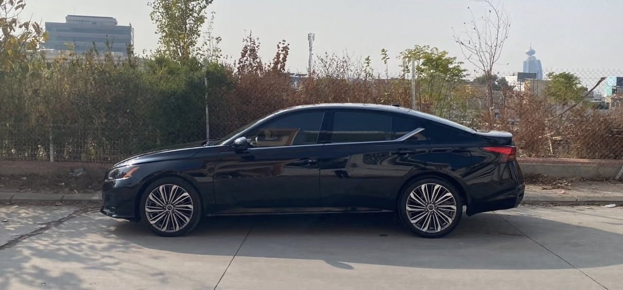 نیسان التیما  SL مۆدئل 2023 
سەیارەکە clean title لە 
سەیارەکە 26 کم ڕۆشتووە
ڕەقەم شانسی:1N4BL4EV2PN349661
0776 1432012
0750 174 5363
