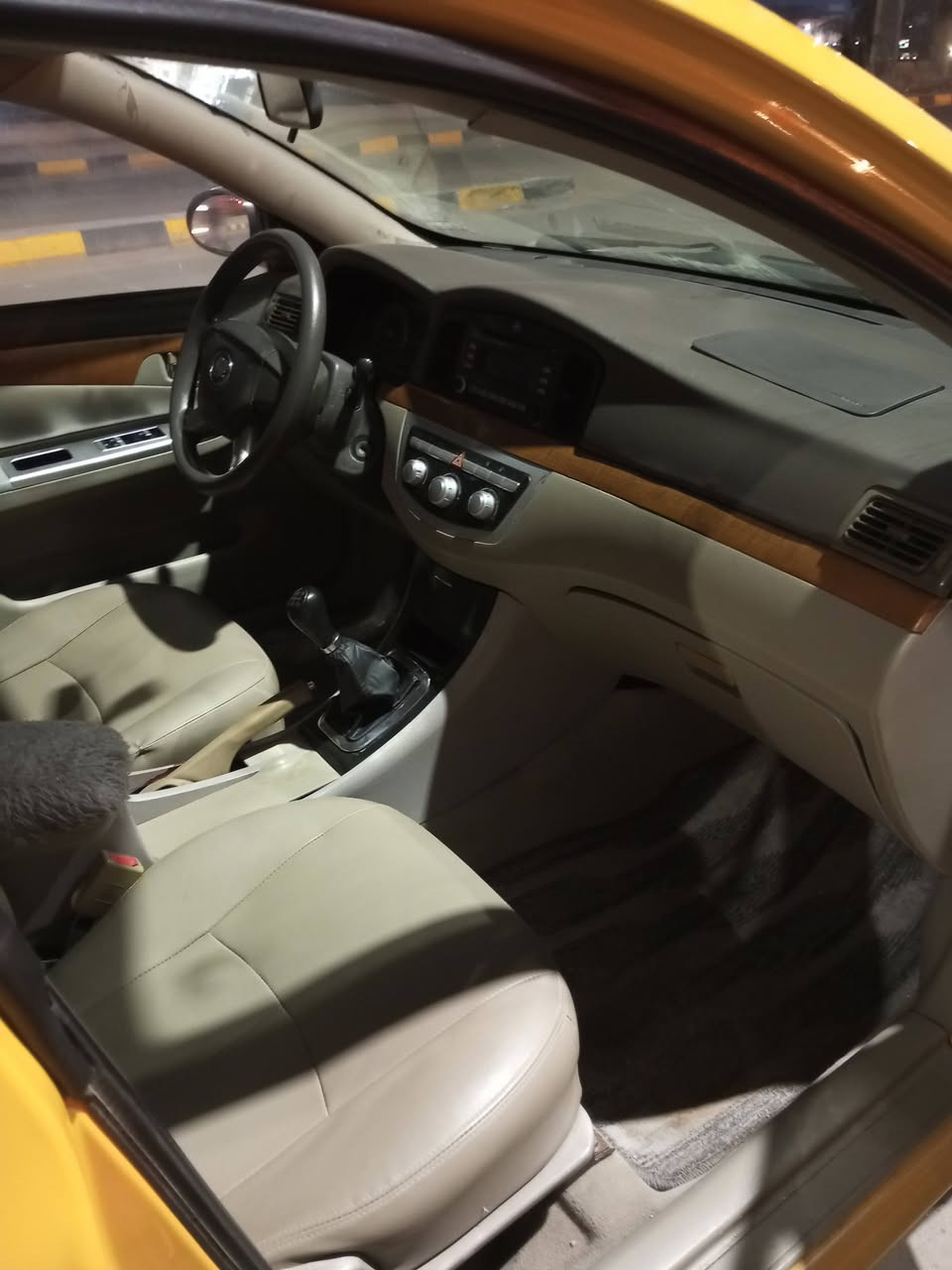 سلام عليكم اليفان مديل 11سنويه لل27 مكفوله كير ومحرك بالكارتون حداديه جديده مكان ناصري سعر 52 وبيه مجال للاستفسار الاتصال ***********
