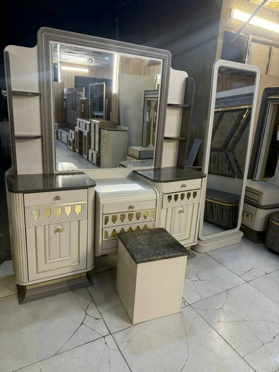 @إشارة @إشارة ✨ غرفة تركي  اصلي صبغ حراري مودرن 11 قطعة ✨
نظام أبواب وسلايت  بروفايل فاخر
سرير مخزن جك 
 ضهر بلوك
 جام برونزي أنيق 
 قماش وتر بروف أصلي
 سرير مخزن جك 
✨ نظافة 99/💯 
🚚 شد ونقل مجاني داخل بغداد
📦 توصيل للمحافظات بأسعار رمزية
للحجز اخذ سكرين وتفضل خاص✨


**إذا كنت صاحب هذا الإعلان وتريد حذفه لأي سبب، رجاءا أرسل رسالة إلى الدعم الفني**