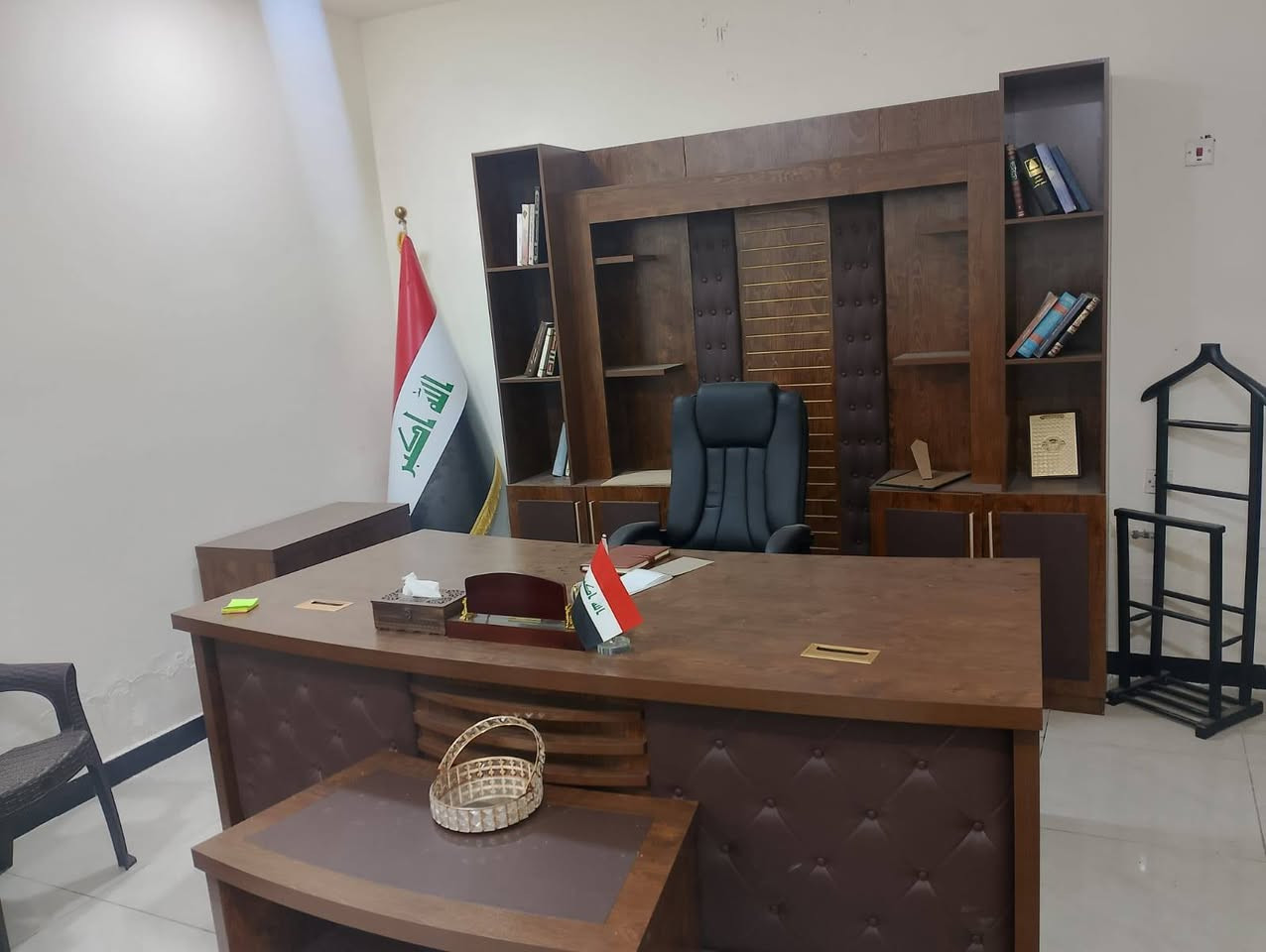 اثاث مكتبي كامل لبيع
عنوان شارع فلسطين

***********
