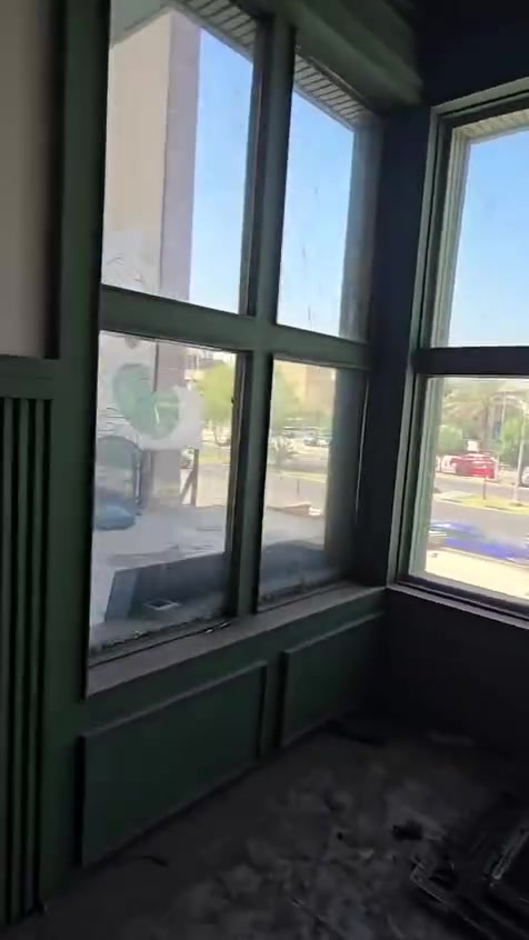 سلام عليكم من رخصه صاحب البيج عندي مطعم عزلته وبي شكم شغله جام مجلتن وجام مسكرت واجهيات بيبان للبيع الشراي يتصل بهاذ الرقم *********** والاسعار مناسبه
