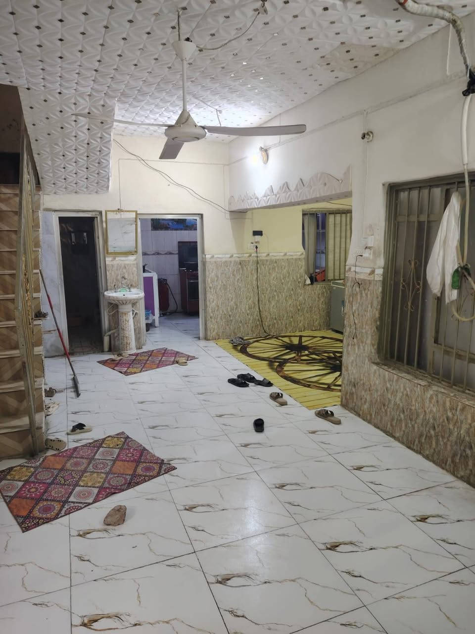 🏡✨ دار للبيع – السماوة / القشلة ✨🏡
📍 الموقع: السماوة – القشلة
📍 شارع التجنيد، قرب مدارس الوقف الشيعي
🔹 نوع العقار: طابو صرف
🔹 المساحة: 95 متر ونص
🔹 عدد الطوابق: طابقين
🏠 تفاصيل الطابق الأول:
✔️ غرفة
✔️ صالة
✔️ مطبخ
✔️ صحيات
✔️ براني
✔️ بناء التسعينات
✔️ السقف: كونكريت مسلح
🏠 تفاصيل الطابق الثاني:
✔️ غرفة
✔️ صالة
✔️ حمام
✔️ السقف: عكادة
🧱 سنة البناء 2024
💰 سعر البيع: 82 مليون (قابل للتفاوض)
📞 للاستفسار والتواصل:
📱 ***********
📱 ***********
📍 عنوان المكتب:
السماوة – الجربوعية 5000
شارع البايب مقابل مولدة سيد رائد
