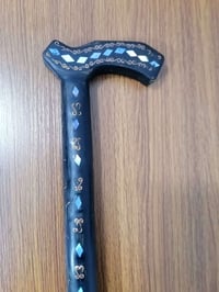 عوجية قديمة  مشغولة صدف ونحاس الطول متر يتوفر توصيل ٠٧٧٤٢٢٢٩٠٩٩ وتساب