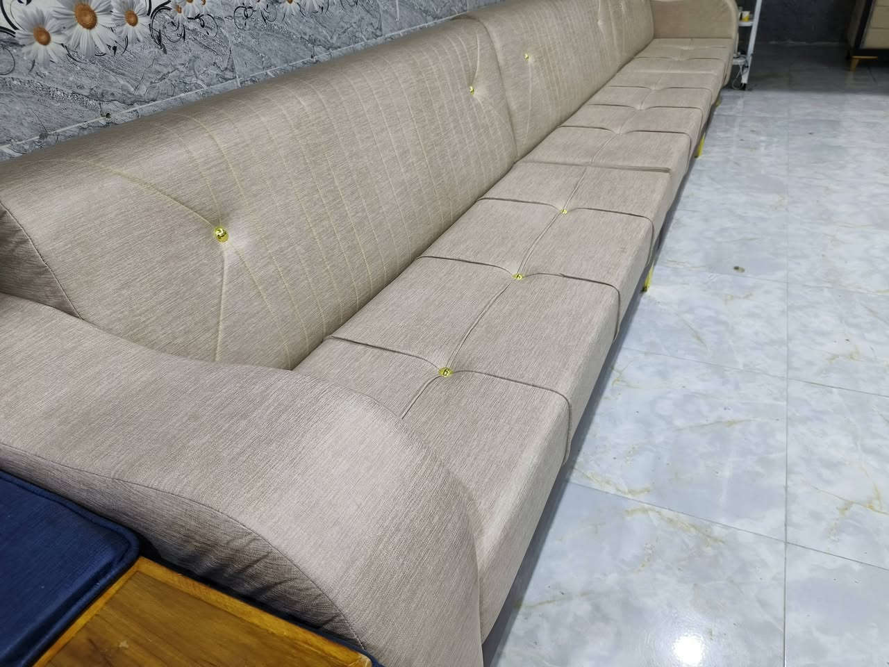 مرحبا زبائنا الكرام 🌹🌹

يوجد لدينا ديوان عشرة مقاعد🛋
 
المواصفات العمل 📃👇
الخشب بلاويد (١٠ ملم) بالكامل 
الاسفنج مميز اول 
القماش وتر بروف
الارجل حديد لون ذهبي و عضم عاج الاصلي
✅ ملاحظة: 
⚫ يوجد نظام الاقساط على الماستر كارد حصرا 
🔵 ضمان حقيقي خمسة سنوات 
🟣 يوجد اكثر من موديل كما هو موضح بالصور
🔴   مع كل الديوان ستة كوشات هدية 

العنوان: 
١- معمل ابن شاكر / شارع الحي /  قرب محطة وادي السلام
٢-معرض ابن شاكر / شارع دور العمال/ مقابل جامع الرسول الكبير  

الهاتف 📳
١- ***********  
٢-  *********** 
السعرالمتر : ٩٥ بدل١٢٠ كمية محدوة
