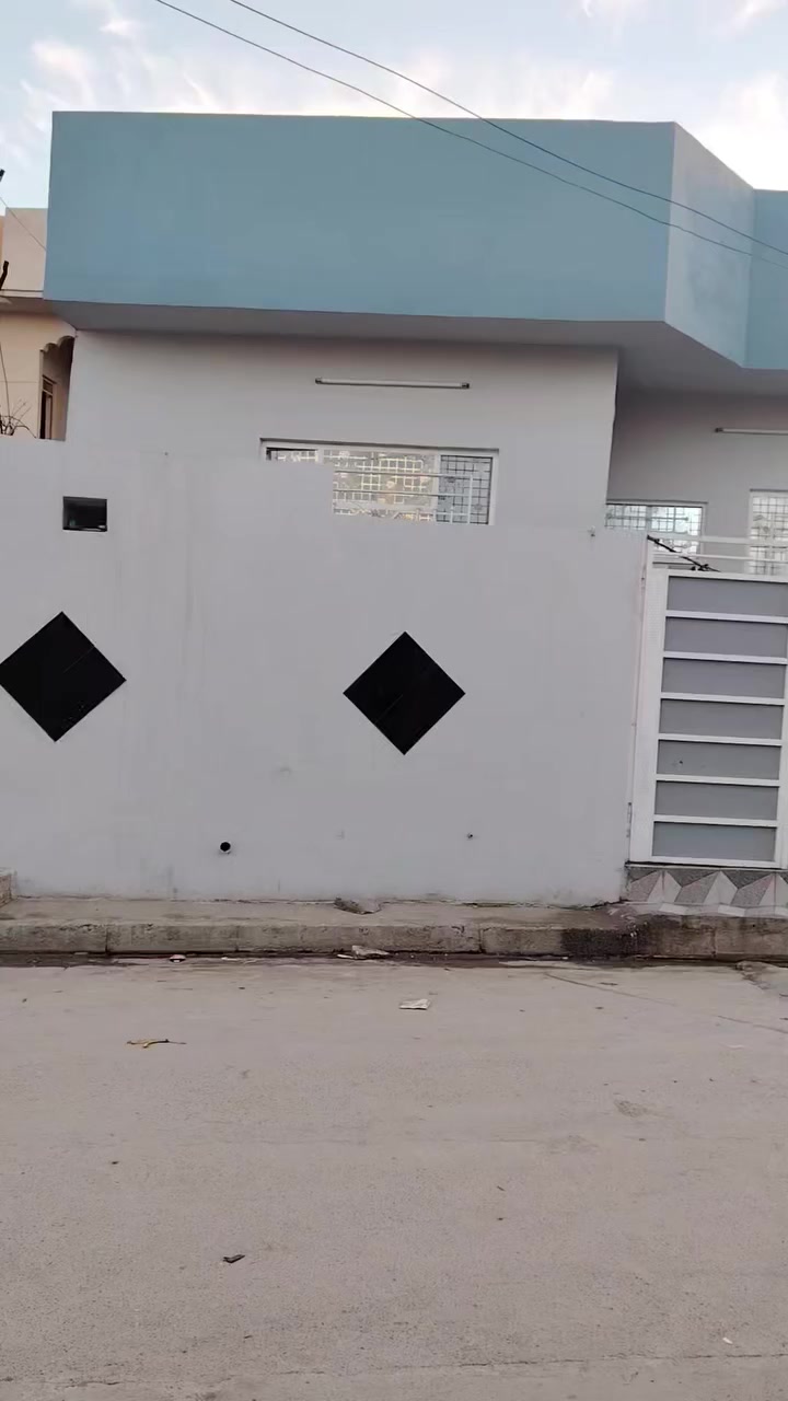 السلام عليكم
بيت للبيع الموقع حي التنك قرب مدرسة حلب قرب السايدين الاتصال على الرقم ***********
