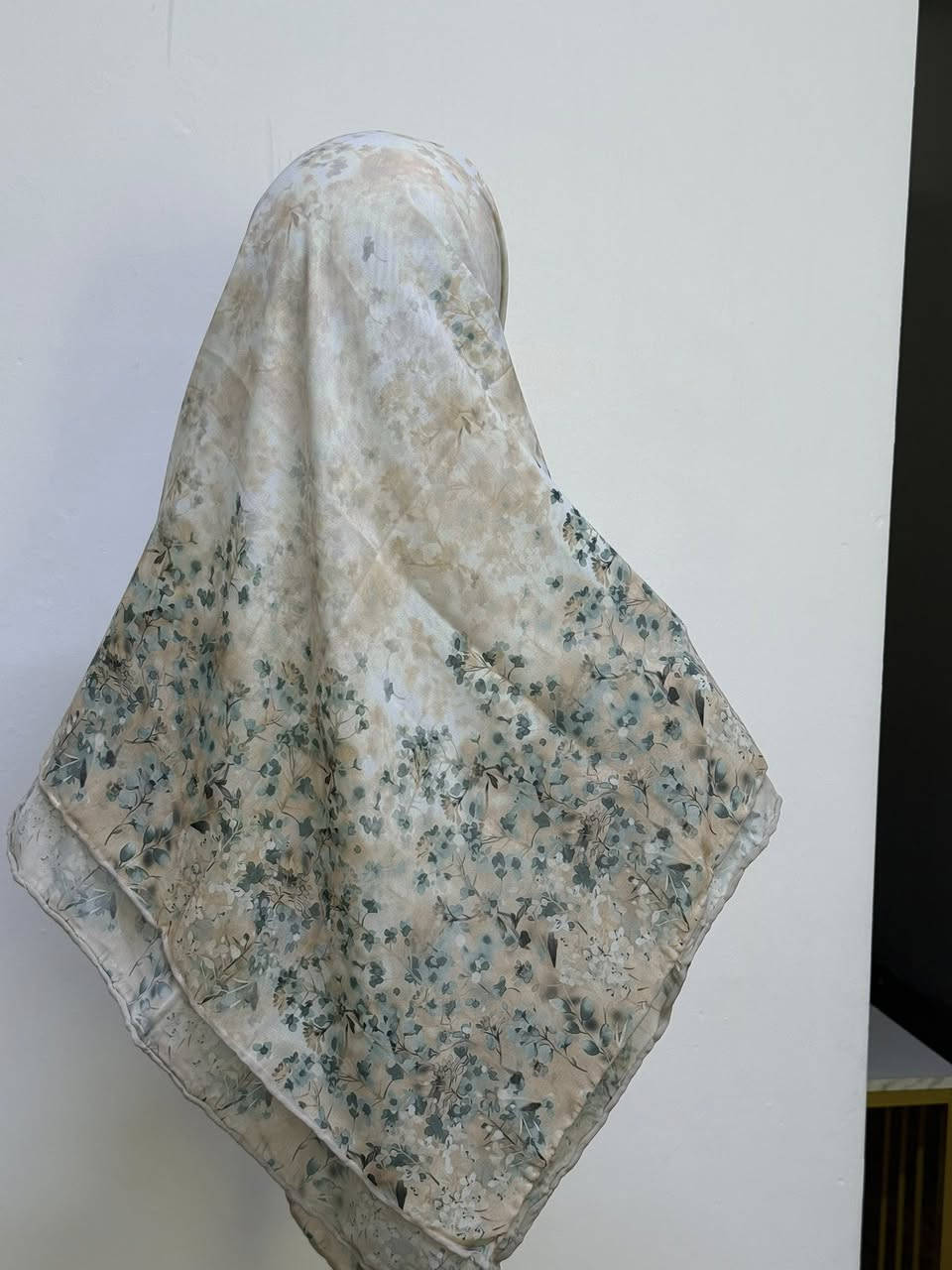 جمال الألوان لصيفيه 

قماشة حرير 

قياس ميه وربعين 

عرض أيام محدوده توصيل ثلاثه جميع المحافظات


**إذا كنت صاحب هذا الإعلان وتريد حذفه لأي سبب، رجاءا أرسل رسالة إلى الدعم الفني**