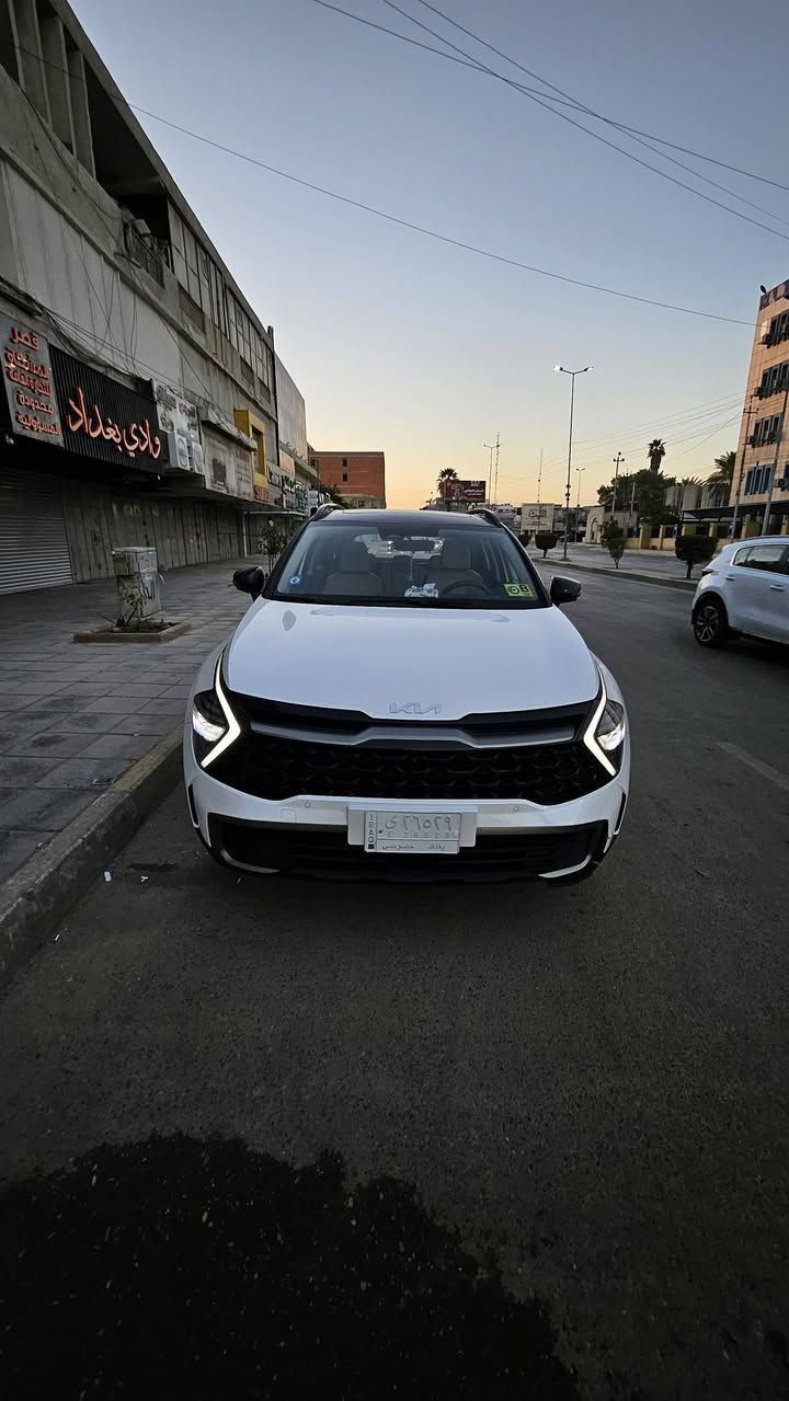 السلام عليكم 
سبورتج 2022 هايبرد X Larg 
وارد صين 
ماشية 35الف وقابل للزيادة 
فووول مواصفااات 
بانوراما 
كير ماوس 
تشغيل بصمة
قطعتين تبريد
دخول ذكي 
محرك 2000 هايبرد 
كشنات كهرباء مع تدفئة وتبريد 
السيارة 2 كلر 
شاشة متصلة 
كامرات محيطية
كامرا عند تشغيل الاشارة
وغيرها الكثير 

مكفولة من الصبغ 
فقط ضرر بسيط بالدعامية من الاسفل 
المكان : بغداد
السعر = 23 الف دولار 
للتواصل اتصال أو واتساب : ***********
