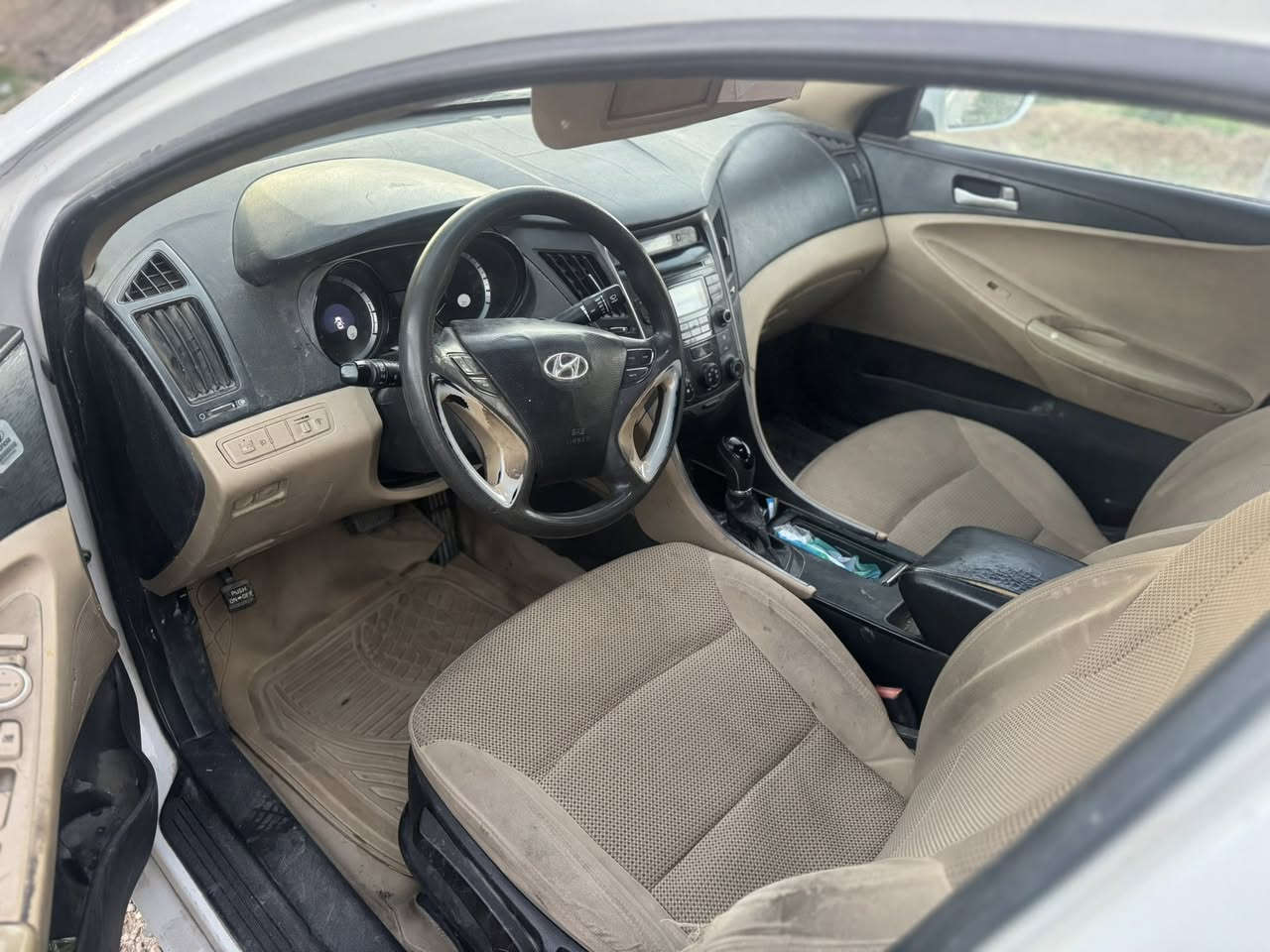 سوناتا خليجي ٢٠١٤ 
قطعتين صبغ بيه وبارد في جاملغ الخلفي 
رقم اربيل نافذ 
تحويل 
مكان السياره بابل كير ومحرك بحاله جيده 
وتبريد كلشي جاهز 
١١٠ بيه مجال 
***********
