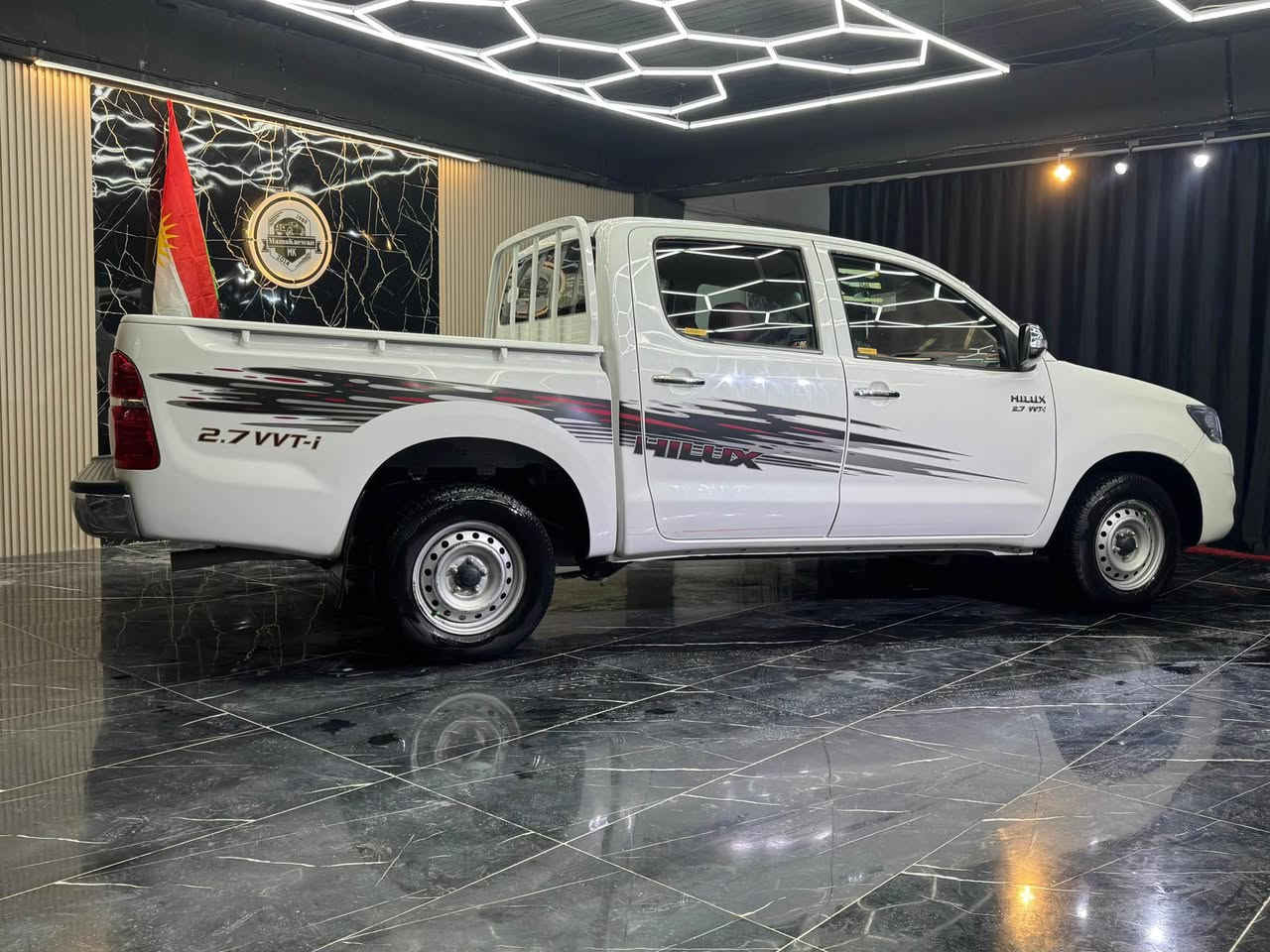 سڵاو، ئۆتۆمبێلێکی تۆیۆتا هایلۆکس مۆدێل ٢٠١٢م هەیە بۆ فرۆشتن، سەیارەیەکی زۆر توندوتۆڵ و ماڵە دۆستە:
• مۆدێل: ٢٠١٢.
• (مەکینە): [، بە شەرت، نەکراوەتەوە و وەک سەعات کار دەکات.
• گێڕ و تەقە و ڕەقە: بە شەرت، هیچ مەسرەفێکی تێدا نییە و زۆر توندە.
• بۆیاخ : [پارچە ڕەشە لەسەر ساخی].
• سەرو و ژێری: زۆر پاکە و بێ خەلەلە.
• ناوەوە: کوشن و دیکۆرەکەی زۆر خاوێن ماوەتەوە.
• تایەکان: [باشو بێکئشەیە].
• سەنەوی و ڕەقەم: نوێیە و ەکالەی بە ناوی خۆمەوەیە، گواستنەوەی بە شەرت.
سەیارەکە ١٢٤ هەزاری حەقیقی ڕۆشتوە
تێبینی: سەیارەکە هی ئیشی قورس نەبووە و زۆر پارێزراوە، وەرە بیبینە ئەگەر وەک نوسینەکە نەبوو هیچی لێ مەکرە.
نرخ: [: $177 وەرەقە] .
شوێن: [: قەڵادزێ ].
ژمارەی مۆبایل: [***********
***********]. رانية, السليمانية
