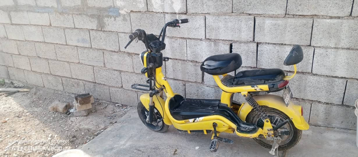 السلام عليكم بايسكل شحن مستعمل فقط يرادله بطاريات  
السعر 150 اوبي مجال مكاني كركوك حي النداء 
***********
