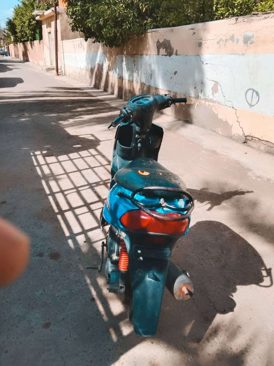 سلام عليكم 
دراجه ماكس جقمه نضيفه كلشي نضيف وشغال كابريتر جديد محرك نضيف كهربائيات شغاله سعر 350 وبيه مجال عنوان بغداد السريدات رقم. *********** غير متواجد على الفيس
