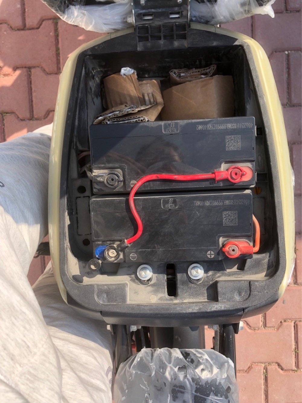 لسلام عليكم R9لليبع دراجه استعمال شخص  ماشيه قليل مواصفاتها 5بطاريت كبار بلوتوث نظام بارك ونظام بك منفذ يوسبي دسك اناملي خلفي 4سرع موصفاتها معروفه جاااهزه من كلشي سعرها450وبيها مجال مكاني بغداد قرب كراج العلاوي للاستفسار *********** وتساب محمول للشراي فقط