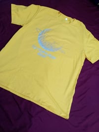 ملابس رجالية • نسائية وأطفال • ٢٥٠ قطعة