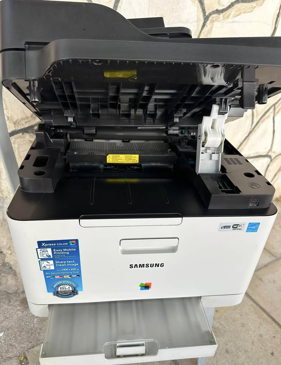لعشاق الفخامة والجمال ✨
للبيع طابعة Samsung Xpress C480FW ليزر ملونة

طابعة ليزر ملونة أصلية بحالة ممتازة، استخدام خفيف ونظيفة جداً.

✅ طباعة ملونة وأبيض وأسود
✅ نسخ وتصوير مستندات
✅ سكانر عالي الدقة
✅ فاكس
✅ واي فاي Wi-Fi
✅ طباعة مباشرة من الجوال
✅ منفذ USB مباشر
✅ وحدة سحب أوراق تلقائية (ADF)
✅ مناسبة للمكاتب والشركات والاستخدام المنزلي

الموديل: Samsung Xpress C480FW

الحالة: وكالة وتعمل بكفاءة كاملة.

💰 السعر المطلوب: 165 دينار قابل للتفاوض


**إذا كنت صاحب هذا الإعلان وتريد حذفه لأي سبب، رجاءا أرسل رسالة إلى الدعم الفني**