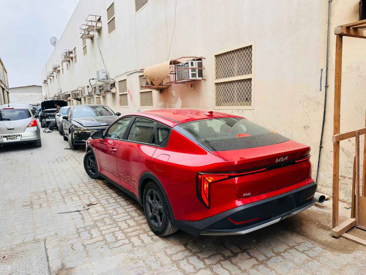 السلام عليكم للبيع كي 4 25 فول ما عدا الفتحه رقم مثنى شهداء وكاله عامه سياره  ماشيه17 الف بدون ارباك. بدون تبديل البنيد نفسه  معمر مرقمه وجاهزه الاتصال ع الرقم ***********
