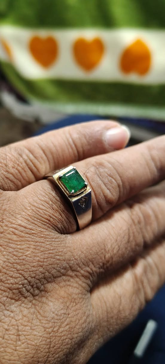 السلام عليكم ورحمة 
زمرد افغاني +الاماس صياغه إيطالي رديوم للبيع هاتف ***********
