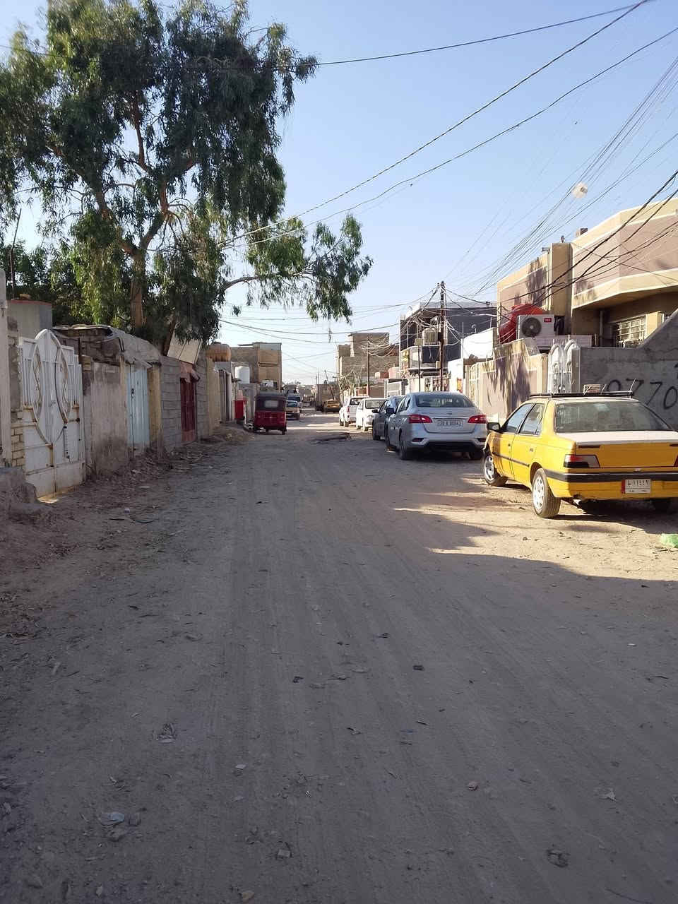 السلام عليكم
بيت للبيع حي البساتين حي السلام المساحه 200 متر مربع يتكون من كراج +استقبال +مطبخ +صاله واسعه+غرفه نوم +صحيات خطين كهرباء خطين ماء قريب على المدارس والعياه الصحيه للاستفسار الاتصال على الرقم أو الوتساب***********-***********
