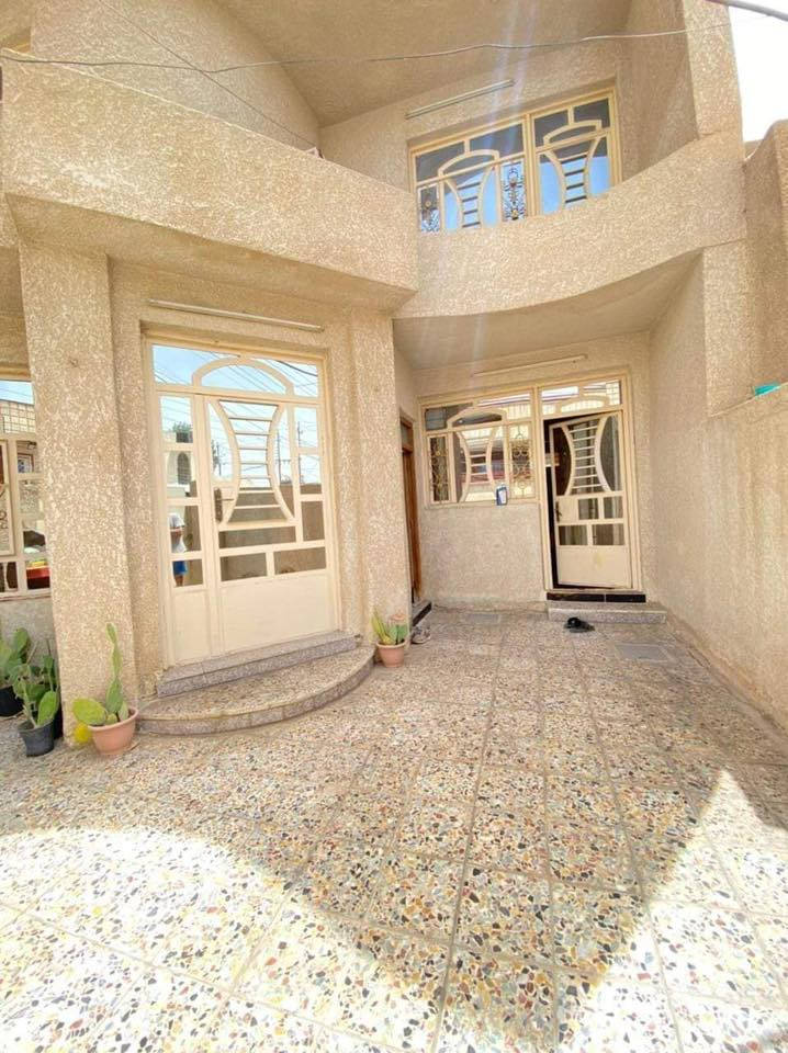 بيت في الغزالية شارع المشجر
قرب محطة وقود العراقية المشيدة 
مساحة 170 م الواجهة 8٫5 طابو ملك صرف
بناء 2011 ، طابقين 
الطابق الاول يحتوي على صالة ومطبخ  وهول وغرفة نوم وحمامين 
الطابق الثاني يحتوي على 3 غرف نوم وهول 
السعر 425 مليون وبي مجال
للاستفسار الاتصال على الرقم ***********
# مكلفة بالنشر
