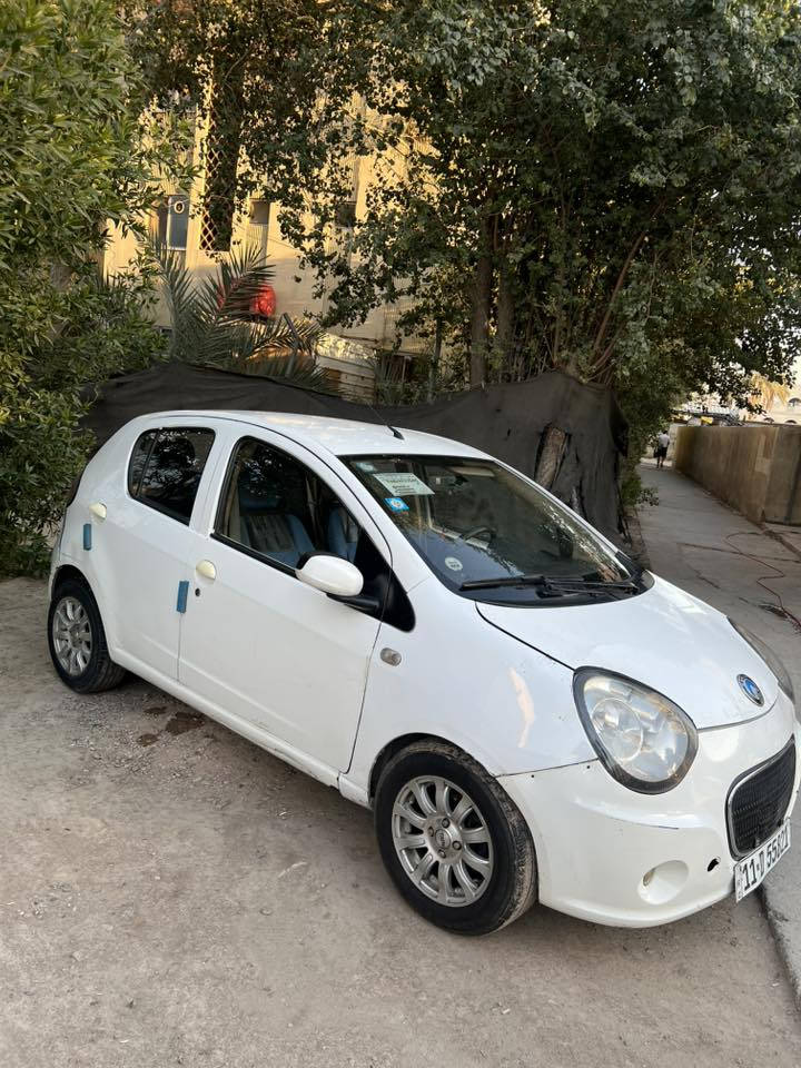 جيلي باندا الموديل 2012 رقم بغداد انكليزي
هزة وسنوية جدد كير ومحرك مكفول بيها طخطخات بل كشر مال بنية موضحة بل صور سعرها 35    مكاني بغداد 
رقم هاتف ***********
