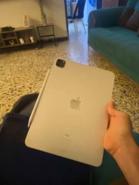 ايباد 11 برو جديد مامستعمل هواية ذاكرة 512  السعر 1350 مكان بغداد 0771...