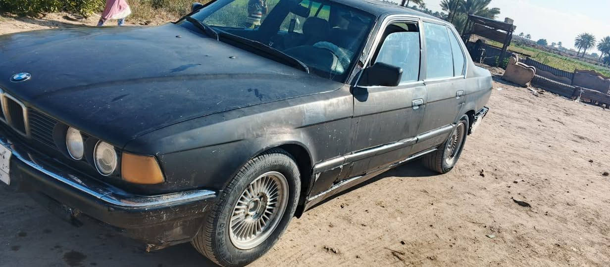 السلام عليكم
بي ام 730 اصل 

كير مكينه حداديه كفاله 

تبريد ثلج 

تخم تأير جديد 

رقم بابل تحويل مباشر 

سنويه ساقطه سنتين 

نواقص بسيطه 

للبيع او مراوس 
سعر 38

مكاني بابل 

***********
