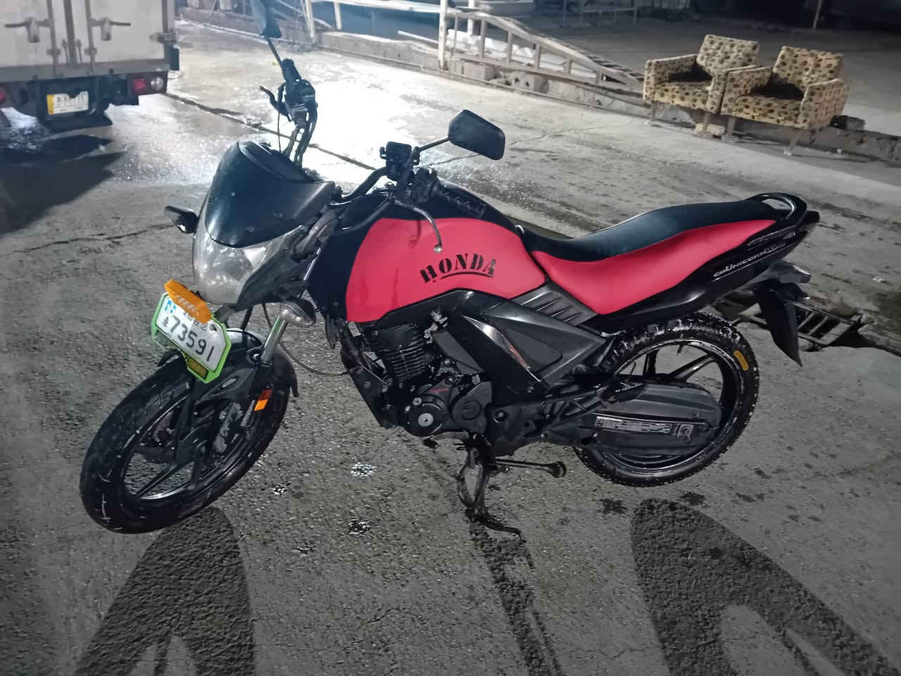 سلام عليكم دراجه هونداي خمسه كير للبيع دراجه حلوه مكينه وكير خير من الله دراجه سعره 700وبيه مجال حك جيه المكان السيديه تقاطع درويش 
للستفسار *********** / ***********
