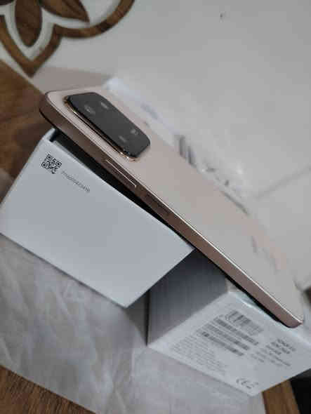 هونر X7d جهاز جديد
احدث اصدار من شركة هونر مواصفات عالية  
ذاكرة 256 ،، عشوائية 8 ،، بطارية 6500
السعر 190 العنوان المشراك
0782 828 7291 📞
