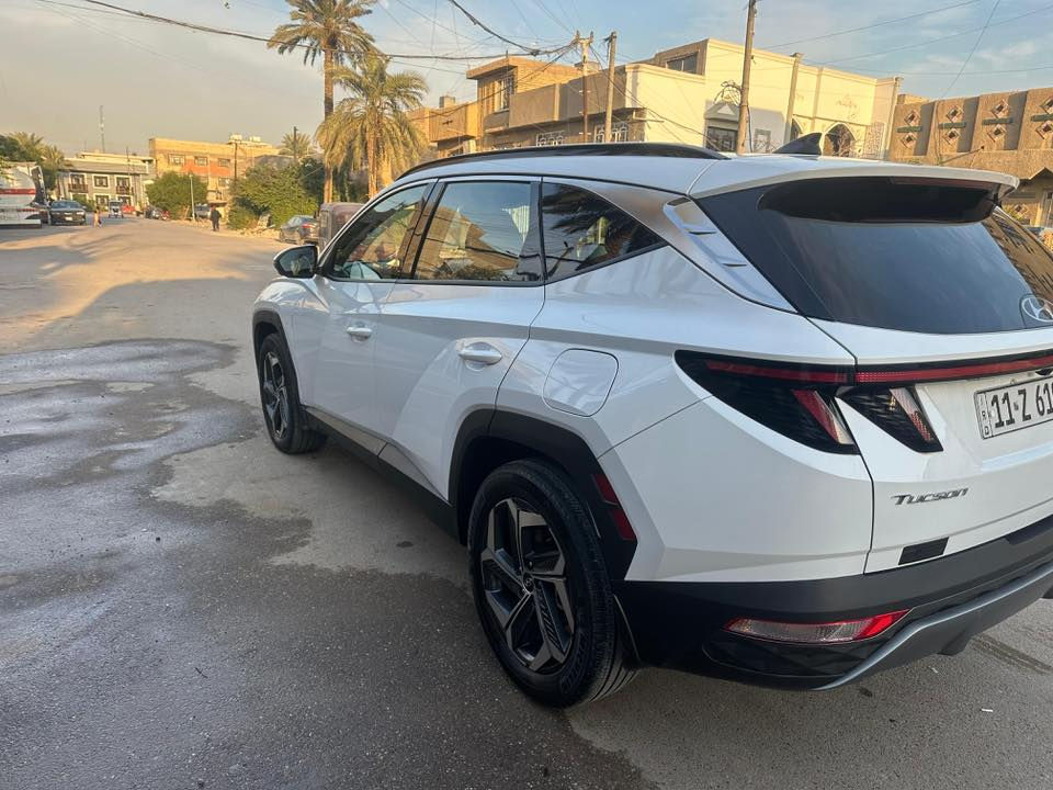 السلام عليكم 
هونداي توسان 2023 هايبرد وارد امريكي 
اللون: أبيض
العداد: 23,000 mi
نوع الوقود: هايبرد (بنزين + كهرباء)
الموقع: بغداد
الحالة: حادث امامي كما موضح بالصور  بالصور 
السعر: 22,500 دولار بيه مجال بسيط 

أهم المواصفات:

فئة Limited (أعلى فئة) بالتوسان 

تشغيل عن بعد + التحرك من البصمة 

محرك 1.6 تيربو + كهرباء – 226 حصان

دفع رباعي AWD + H-TRAC

فتحة سقف بانورامية كاملة 

شاحن لاسلكي

كروز كنترول ذكي

نظام توفير الطاقة ECO + وضعيات قيادة متعددة ( سبورت - سمارت - ثلج ) 

شاشة وسطية 10.25 إنش + عدادات رقمية

كاميرات 360 درجة + حساسات امامية وخلفية + نظام auto park

نظام ملاحة

فتحة سقف بانورامية

مقاعد جلد كهربائية – تبريد وتسخين
+ تسخين المقاعد الامامية 

نظام صوتي Bose

مكيف إلكتروني مزدوج

جنوط 19 إنش

إضاءة أمامية وخلفية LED

دخول وتشغيل بصمة

نظام النقطة العمياء + المحافظة على المسار + رادار امامي 

باب خلفي كهربائي بفتح ذكي

السيارة فول مواصفات للأخير وبعد بيها مواصفات 

للاستفسار:
*********** (متوفر على واتساب)
