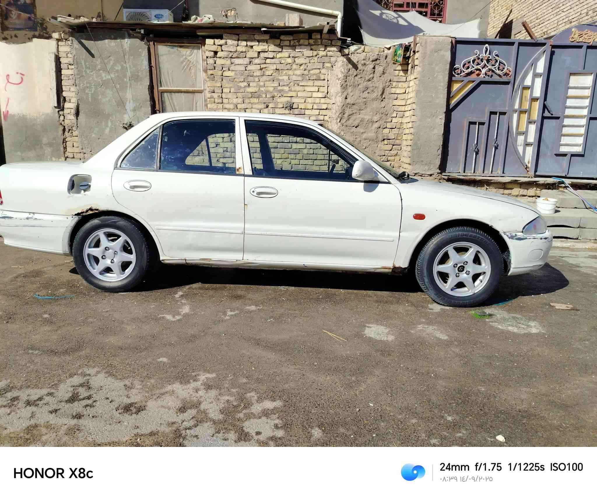 السلام عليكم بروتون ويرا 2003
مابيها حادث  حداديه جديده
كير جديد. ومحرك  بي خيط بخار 
تخم تاير  كهربائيات كلها شغاله 
 السياره مزاد حكومي  واني. اشتريتها. معاملتها كامله  وكمرك دفعت وباقي ع لوحات فقط   مكاني ديوانيه  السعر 33 وبيها مجال
***********
