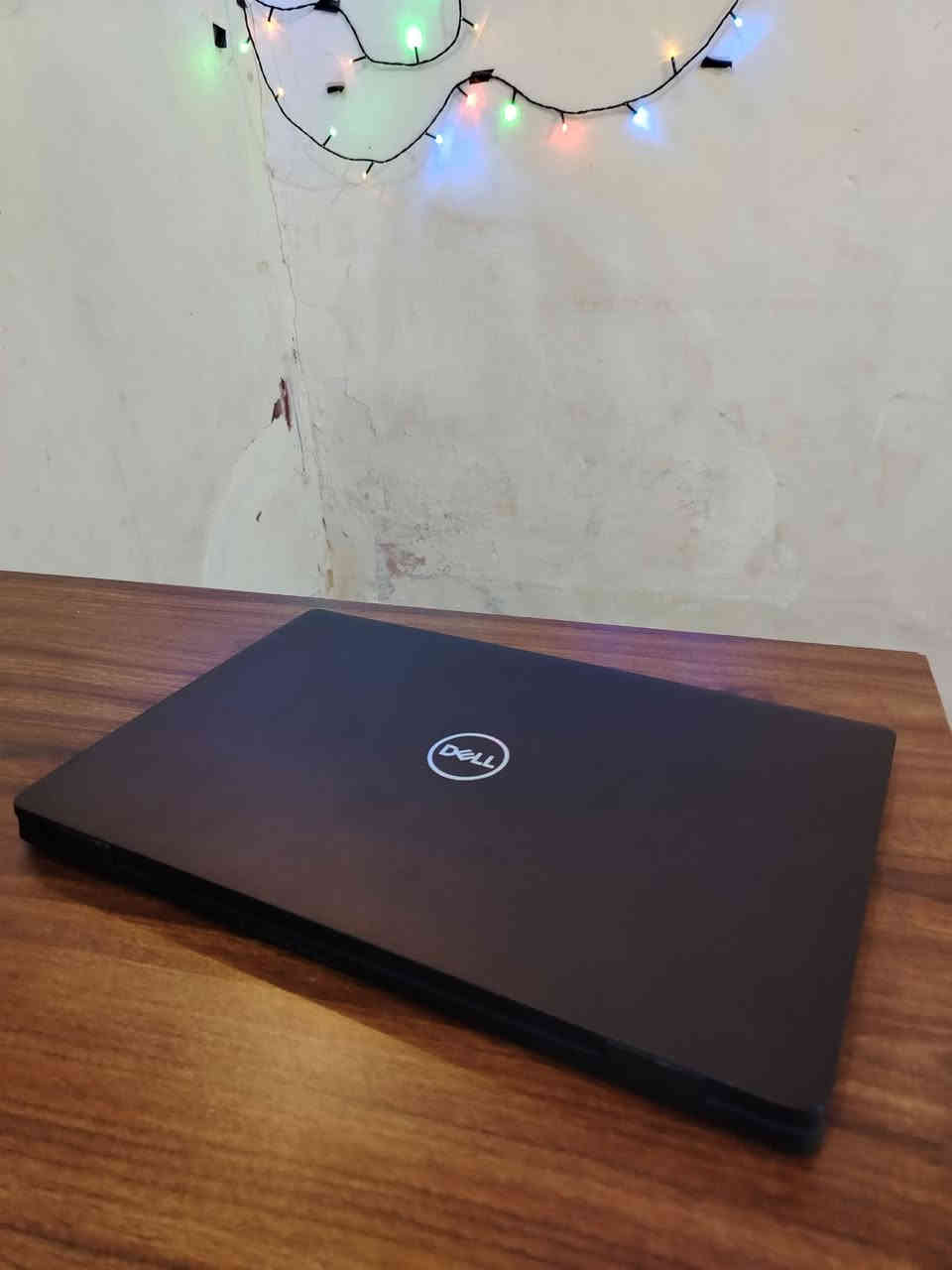 لابتوب DELL معالج i7 جيل 11 للبيع .
اللابتوب مفول مواصفات
هارد 512 SSD ورام 16
الجيل مالته جدا حديث الي هوة الجيل ال11 يعني سنه الإصدار مالته حديثه وادائه قوي.

معالج i7 فدشي يتحمل شغل والعاب 
تصميم سلم ووزنه خفيف
حواف شاشة نحيفه .

اللابتوب جدا نضيف وادائة قوي وممتاز يفيد الي عنده دراسة او العاب متوسطة او غيرها من الاستعمالات .

المواصفات :
المعالج intel cori7
الجيل : الحادي عشر (11)
كرت الشاشة : INTEL GRAPHICS 8GB
الشاشة : فول اچ دي (FHD) حجم 14.3 دقتها والالوان جدا واضحه وتشغل 4K بالمشاهدة .
الرام : 16G نوع DDR4 فدشي راقي .
الذاكرة : 512GB ssd M.2 
كيبورد عربي انكليزي ليزري .
كيبورد ميكانيكي ضوئي .
سماعات ستيريو .
كامرة امامية واضحه
غالق كامره سلايد
بطارية اللابتوب ليثيوم تطول فوگ ال 4 ساعات ب الاستعمال المكثف .

المنافذ :
منفذ تايب سي للشحن
منفذ  تايب سي للبيانات 
منافذ USB 
منفذ Hdmi
منفذ سماعات
وغيرهن بعد.
المميزات:
كيبورد عربي انكليزي ليزري ضوئي ميكانيكي .
لونه اسود من الخارج والداخل فدشي مرتب

الملحقات:
ملحقاته كلها موجودة واصليه
كيبل ثلاثي اصلي.
شاحنة اللابتوب تايب-سي الاصليه  .
جنطة لابتوب مرتبه هم بعدهي جديده غير مستخدمه .

منصب عليه وندوز 11 برو مفعل مدى الحياة وحزمه الاوفس كامله كذلك مفعلة مدى الحياة .

اللابتوب كلش نضيف ومواصفاته قويه ومحترمه وتصميمه كلش مرتب . ومابي أي نقص كيبورد سماعات انترنت شاشة كامرة كله شغال وممتاز وماب اي نقص من اي ناحية .
وكلشي بي بعده جديد ونضيف مثل ماموضح.

السعر : 475 الف وبي مجال جدا قليل .

مكاني النجف والي يريده توصيل هم موجود ان شاء الله .

***********

(لابتوب للبيع النجف بغداد الانبار البصرة حاسبة محمولة منضدية دل dell hp pc laptops laptop computer )
